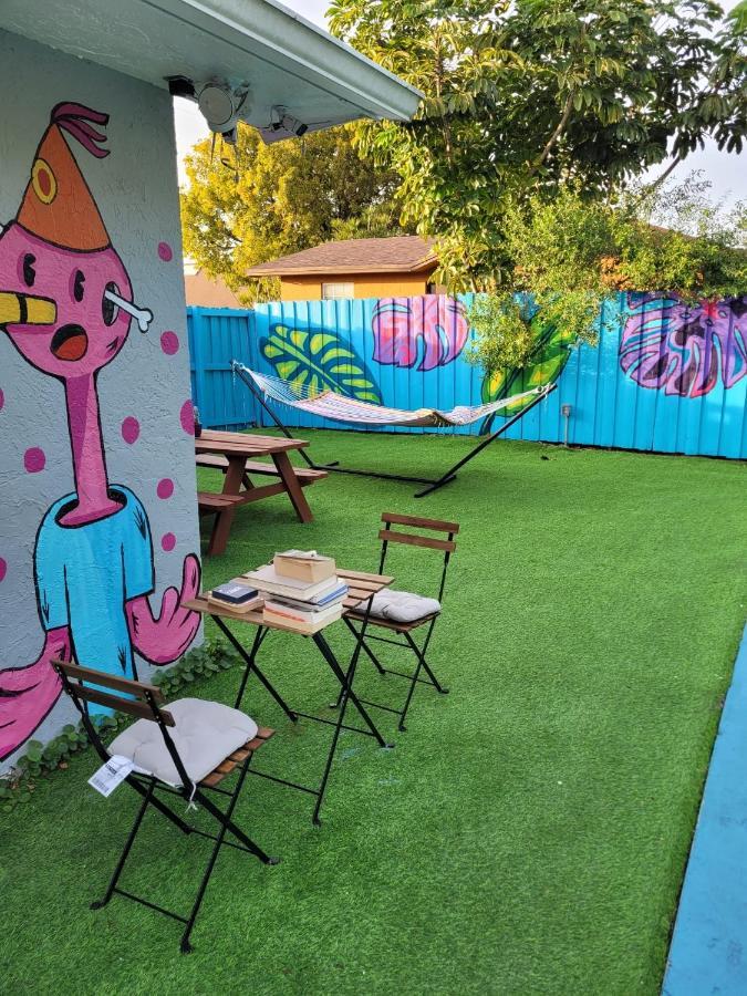 Art Graffiti Hostel Miami Exterior photo