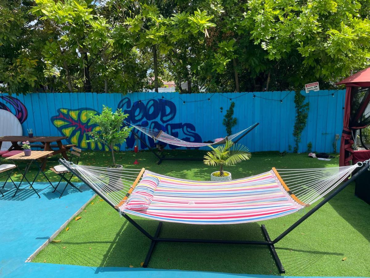 Art Graffiti Hostel Miami Exterior photo